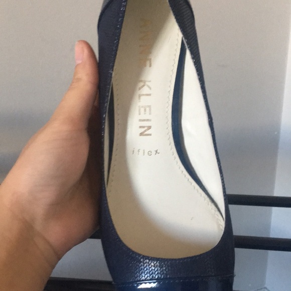 low heel - Picture 2 of 3